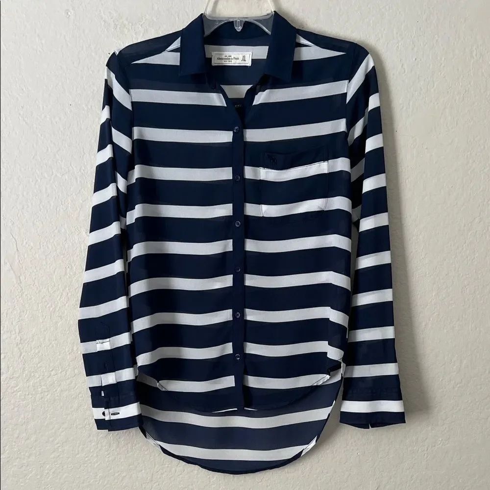 NWOT Abercrombie & Fitch Striped Button Up Shirt High-Low Hem in Size XS